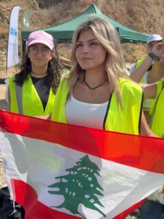 SATURDAY, 19 September | WORLD CLEANUP DAY 🌍
A powerful collaboration between @ecocitizens.lb @jbail.byblos @lebanonwastemanagement brought together 170 passionate volunteers from different corners of Lebanon to clean and restore a public beach in Byblos.
A special thank you to everyone who joined us, including @sabis_official @usjliban @lebamericanuni @saintefamillezalka @lebaneseredcross @lebanesecivildefense and the many independent volunteers who came voluntarily with one purpose: to fulfill their civic responsibility and give back to nature. 💙
In less than an hour, we collected 200 bags of 120 liters. A beautiful beach tarnished by plastic waste was transformed. The trash disappeared, the natural pebbles emerged, and the shoreline could breathe again—revealing the beauty of nature beneath the litter. 🌿🌊
This is what collective action can achieve.
One hour. 170 volunteers.
Clean beaches should be the normal—not the exception. 💙 A signage was offered to the the Municipality with one message to the beach goers “THIS IS A PUBLIC BEACH, KEEP IT CLEAN
#WorldCleanupDay #SWIMInitiative #EcoCitizens #Byblos #beachcleanup